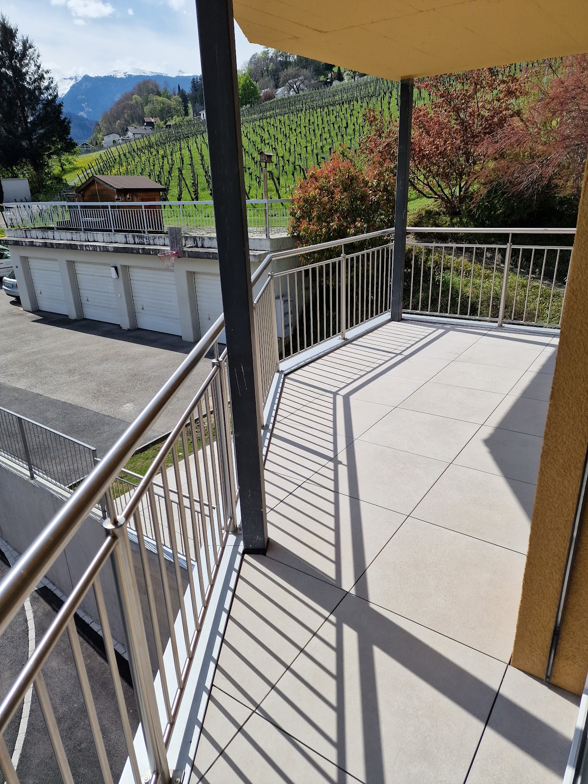 Balkon mit Bergpanorama
